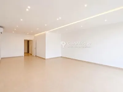 Appartement 4 pièces avec terrasse — Zone 4
