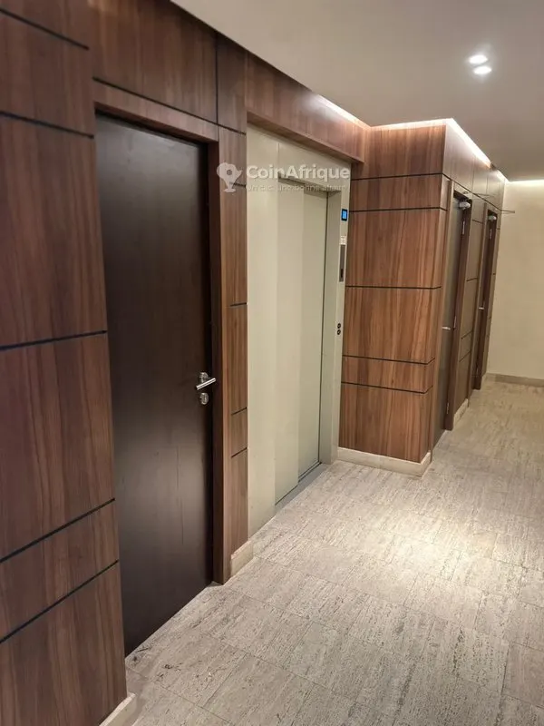 Appartement 3 pièces haut standing avec ascenseur — Plateau