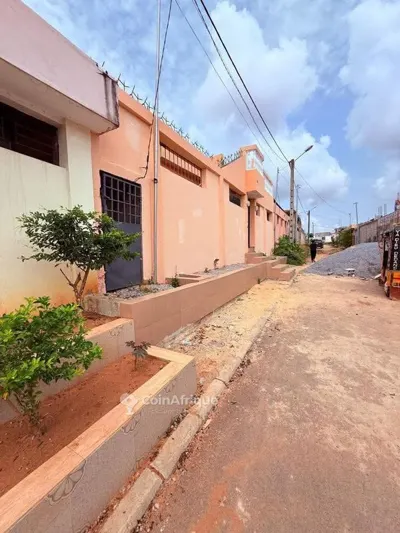 Villa basse 4 pièces avec dépendance — Bingerville