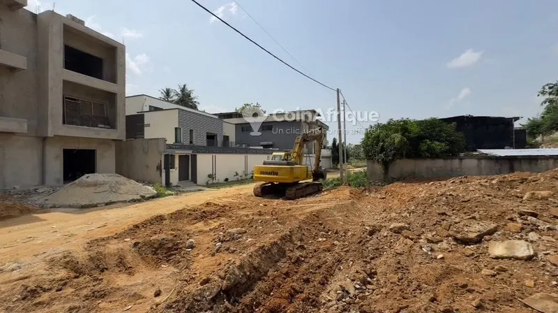 Terrain 481 m² — Cocody Deux Plateaux Vallons