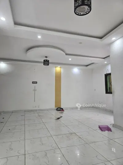Villa duplex 5 pièces — Cocody Angré Nouveau CHU