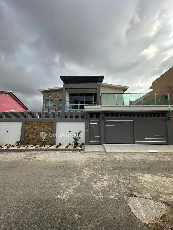 Villa duplex 6 pièces avec garage — Cocody Riviera Palmeraie Saint-Viateur