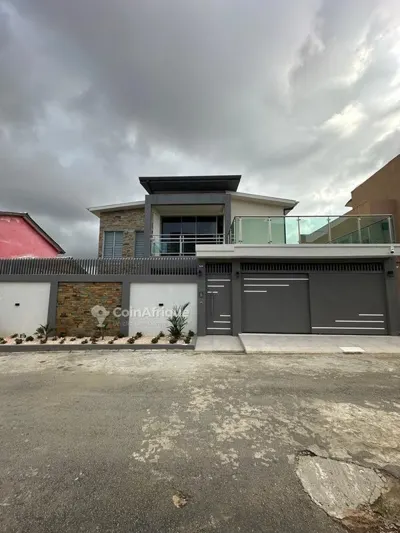 Villa duplex 6 pièces avec garage — Cocody Riviera Palmeraie Saint-Viateur