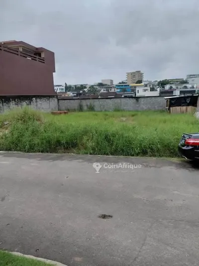 Terrain 400 m² — Cocody Riviera 4 Cité Synacassi 2